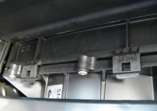 Процесс замены салонного фильтра в Nissan Almera Classic: фото и видео