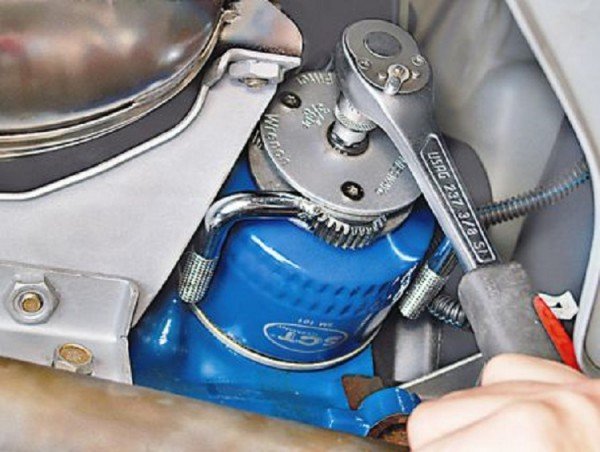 Замена моторного масла в LADA Granta: пошаговая инструкция, фото и видео