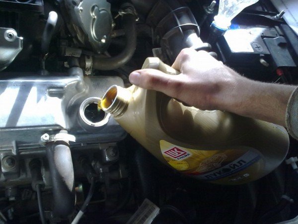 Замена моторного масла в LADA Granta: пошаговая инструкция, фото и видео