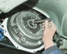 Меняем диск педали сцепления на ВАЗ 2107: пошаговая инструкция и фото