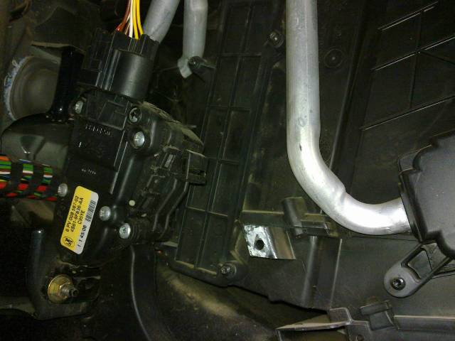 Процесс замены салонного фильтра в Ford Fusion: фото- и видеообзор