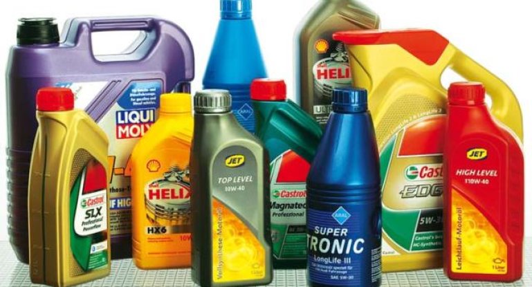 Обзор различных моторных масел: марки, особенности и характеристики