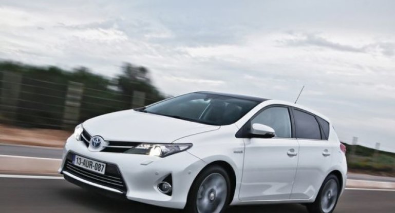 Процесс замены топливного фильтра в Toyota Auris: инструкции и фото