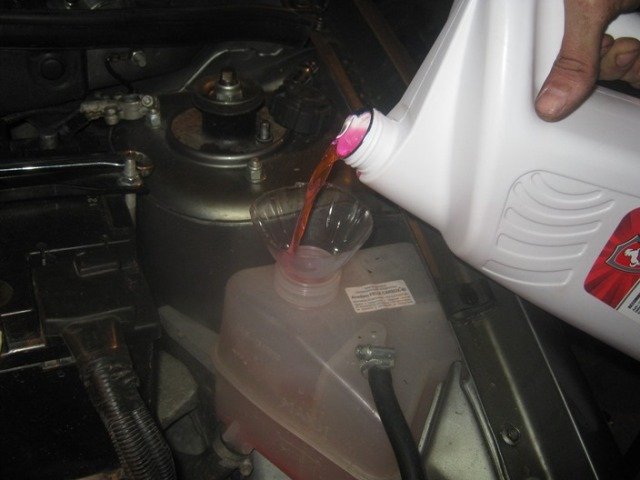 Процесс выбора и замены тосола на ВАЗ 2110: фото- и видеоинструкции Процесс выбора и замены тосола на ВАЗ 2110: фото- и видеоинструкции