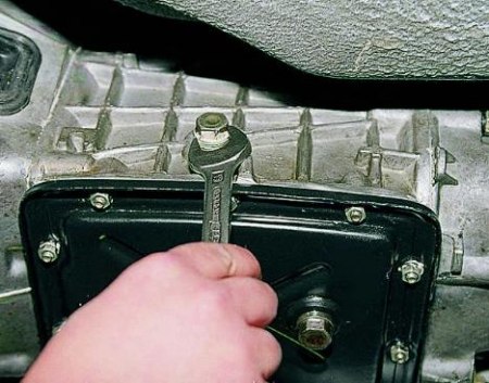 Пошаговая инструкция по замене масла в КПП Lada Priora: фото- и видеообзор