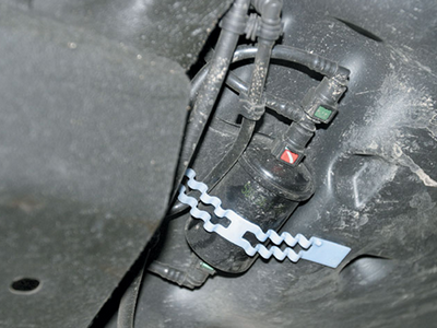 Как самостоятельно провести замену топливного фильтра на Renault Logan