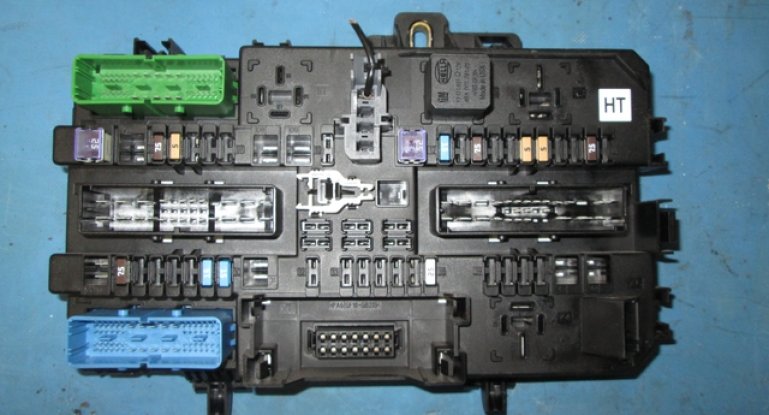 Всё о блоках предохранителей Opel Astra H: особенности и характеристики