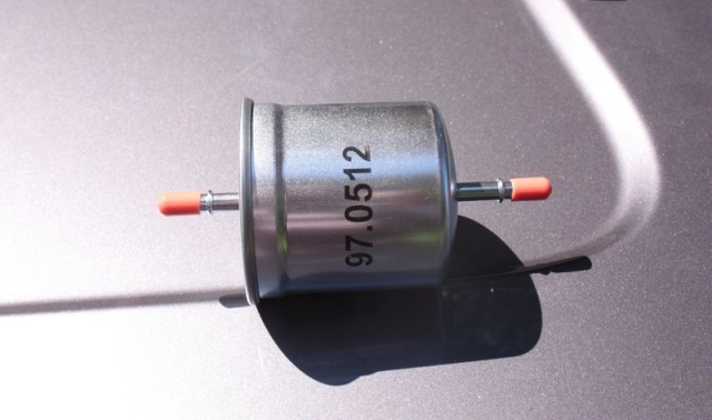 Как самому заменить топливный фильтр на Volvo ХС90 с дизельным двигателем Как самому заменить топливный фильтр на Volvo ХС90 с дизельным двигателем