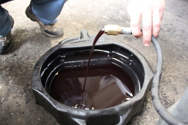 Основные причины почему течет и пенится масло из КПП: фото- и видеообзор Основные причины почему течет и пенится масло из КПП: фото- и видеообзор