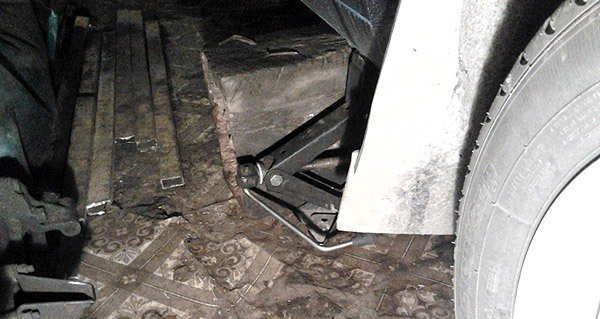 Как самостоятельно провести замену масла в КПП ВАЗ 2181 Lada Granta Как самостоятельно провести замену масла в КПП ВАЗ 2181 Lada Granta