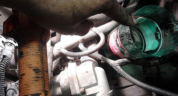 Как самостоятельно провести замену масла в КПП ВАЗ 2181 Lada Granta Как самостоятельно провести замену масла в КПП ВАЗ 2181 Lada Granta