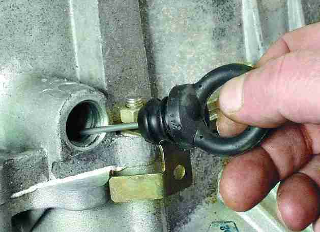 Почему течет и пенится масло на стыке двигателя и АКПП: причины и решение Почему течет и пенится масло на стыке двигателя и АКПП: причины и решение