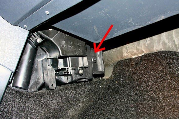 Процесс замены салонного фильтра в автомобиле Renault Logan: фото и видео Процесс замены салонного фильтра в автомобиле Renault Logan: фото и видео