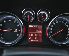 Как выглядит панель приборов Opel Astra H и других моделях, как ее самому снять и поменять?