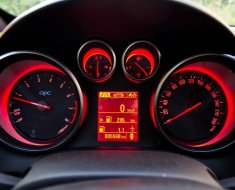 Как выглядит панель приборов Opel Astra H и других моделях, как ее самому снять и поменять?