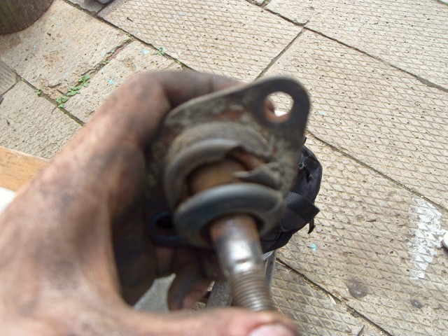 Замена шаровой опоры на Lada Largus