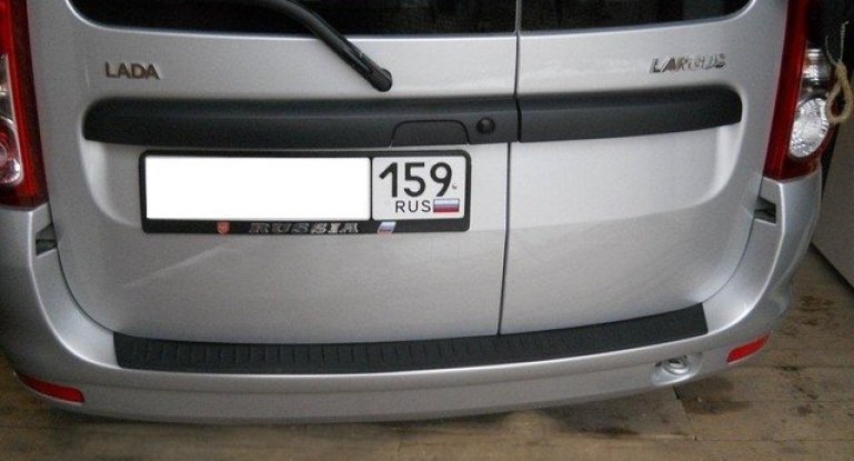 Установка защиты заднего бампера на Ладу Ларгус