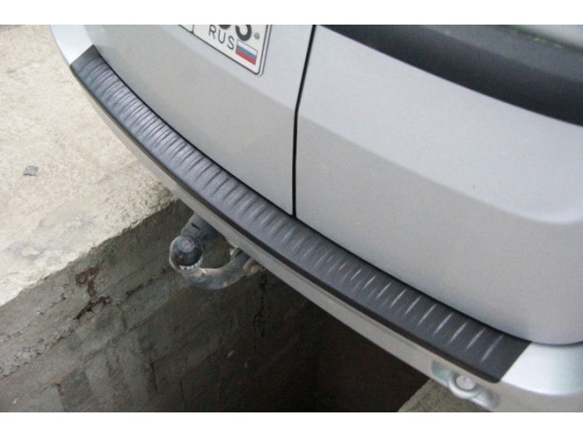 Установка защиты заднего бампера на Ладу Ларгус