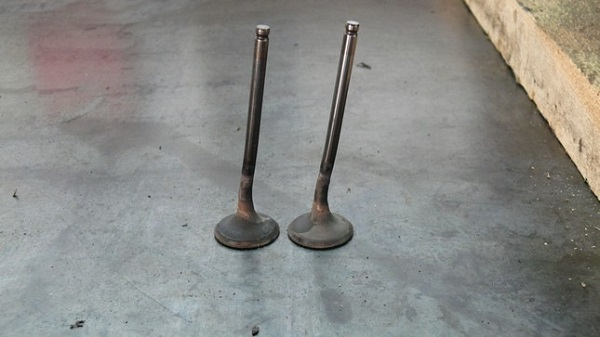 Самостоятельно меняем ремень ГРМ на ВАЗ 2108 в гаражных условиях