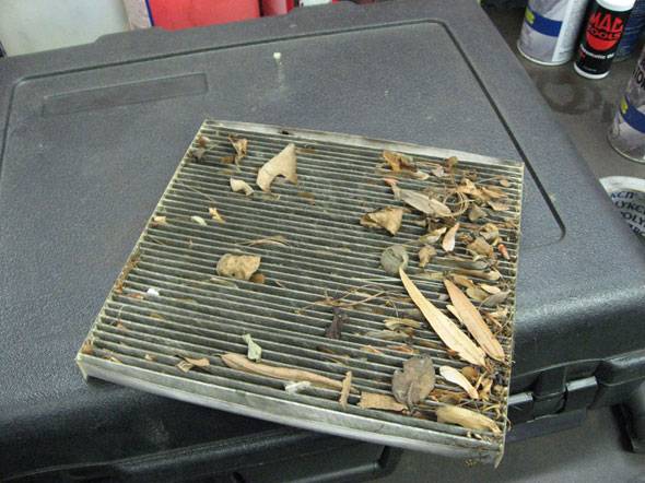 Самостоятельная замена салонного фильтра на Peugeot 407