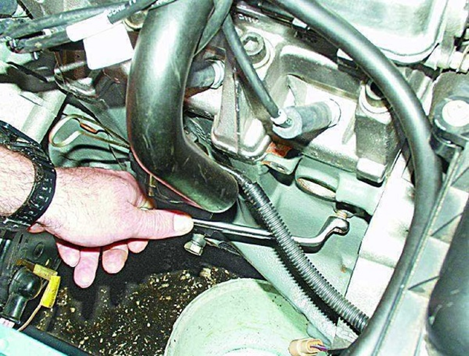 Подробная инструкция по самостоятельной замене термостата на ВАЗ 2114 Подробная инструкция по самостоятельной замене термостата на ВАЗ 2114