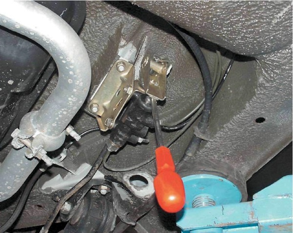 Самостоятельно меняем тормозную жидкость на ВАЗ 2110