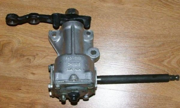 Изучаем и ремонтируем рулевой редуктор «Шестерки»