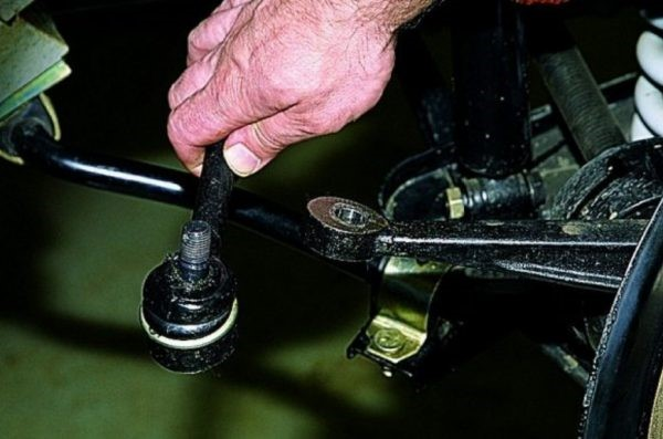 Изучаем и ремонтируем рулевой редуктор «Шестерки»