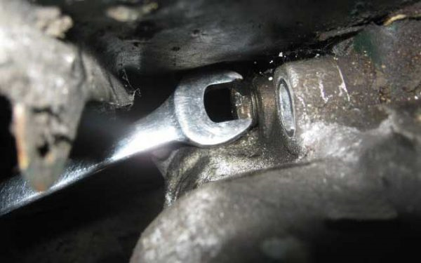 Изучаем и ремонтируем рулевой редуктор «Шестерки»