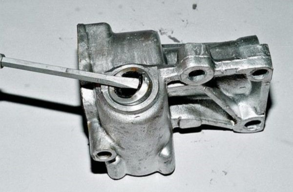 Изучаем и ремонтируем рулевой редуктор «Шестерки»