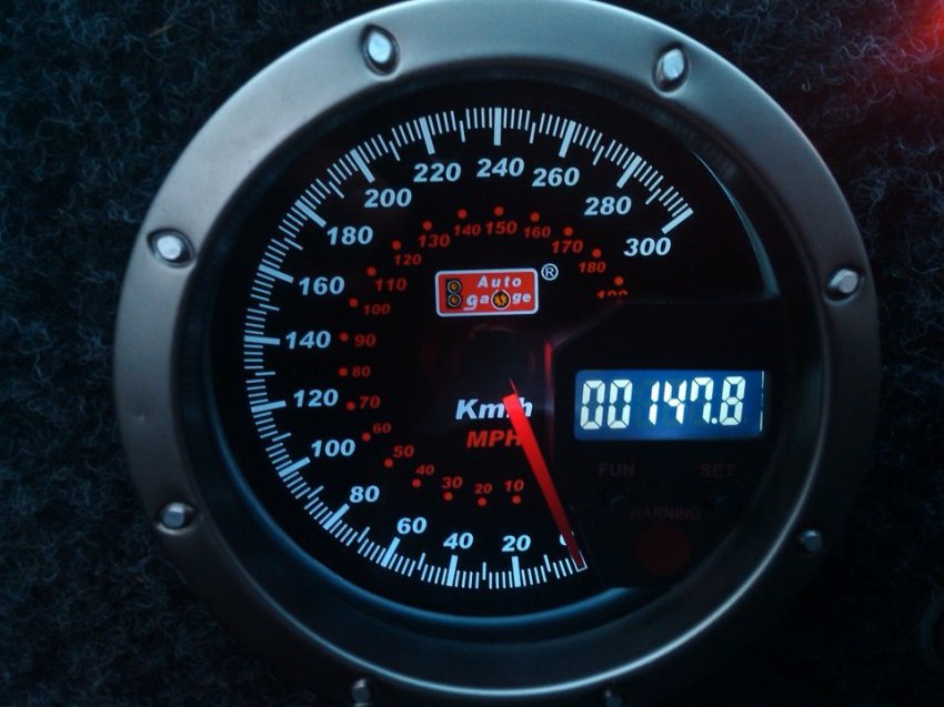 Описание электронного спидометра, инструкция, как смотать пробег авто