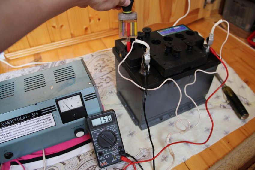 Очевидные причины и решение проблемы, когда на аккумулятор не идет зарядка