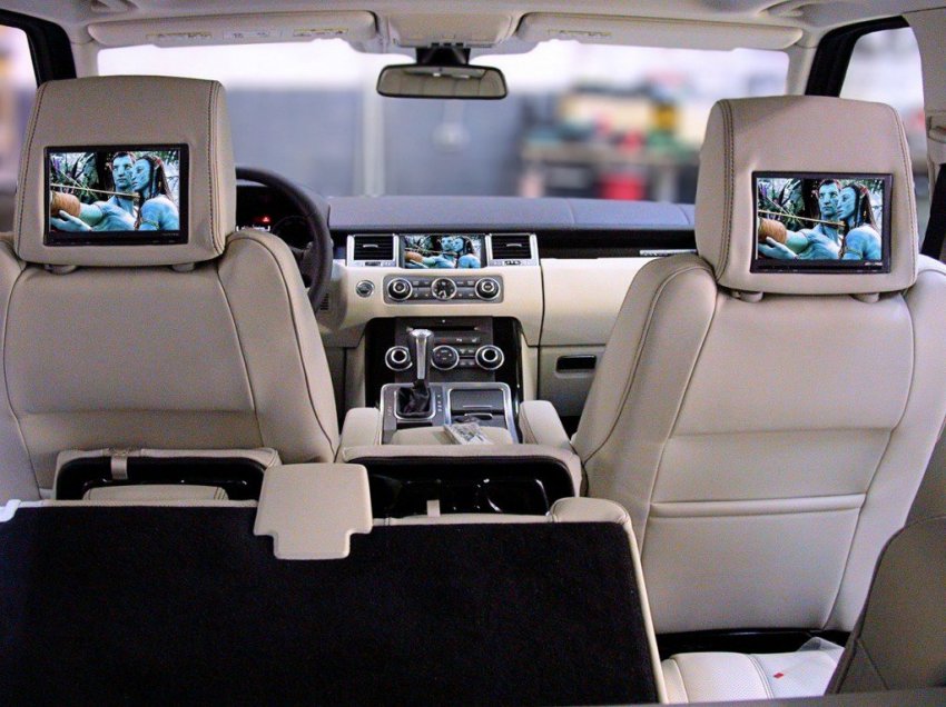 Критерии выбора потолочного монитора для автомобиля: все, что следует знать