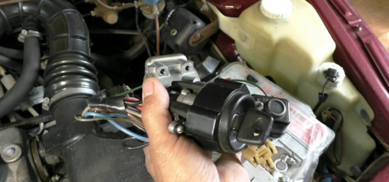 Втягивающее реле не щелкает, стартер не крутит. Втягивающая щелкает, стартер не крутит. Возможные причины и решения.