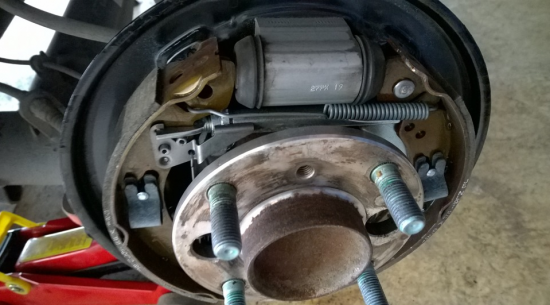 Замена задних колодок на Форд Фокус 2: подробная инструкция Замена задних колодок на Форд Фокус 2: подробная инструкция