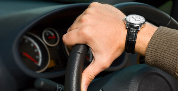 Можно ли оформить машину на человека без прав и несовершеннолетнего ребенка