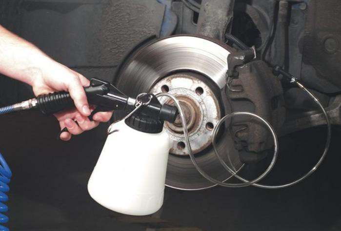 Прокачка тормозов с АБС и без ABS. Порядок (последовательность) прокачки.