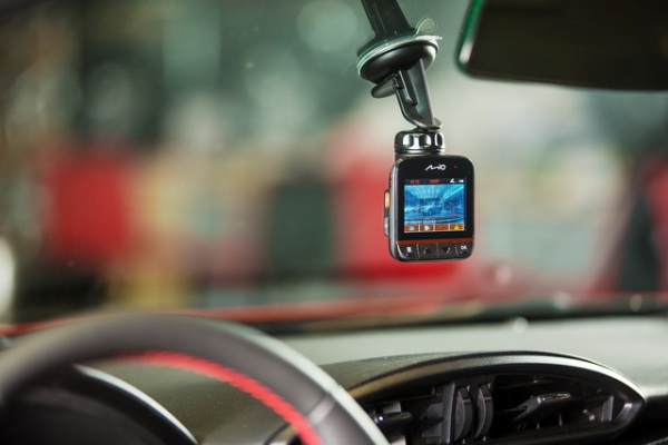 Обзор видеорегистраторов Mio MiVue 688 и других моделей: инструкция по эксплуатации и отзывы