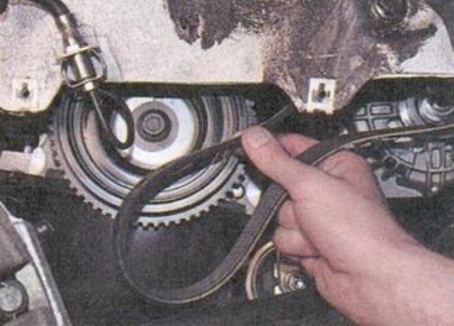 Замена ремня генератора Lada Priora с кондиционером или ГУР: как снять и подтянуть расходник? Замена ремня генератора Lada Priora с кондиционером или ГУР: как снять и подтянуть расходник?