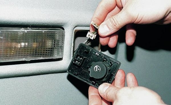 Схема и замена датчика температуры охлаждающей жидкости, включения вентилятора и ДТВС ВАЗ 2110 Схема и замена датчика температуры охлаждающей жидкости, включения вентилятора и ДТВС ВАЗ 2110