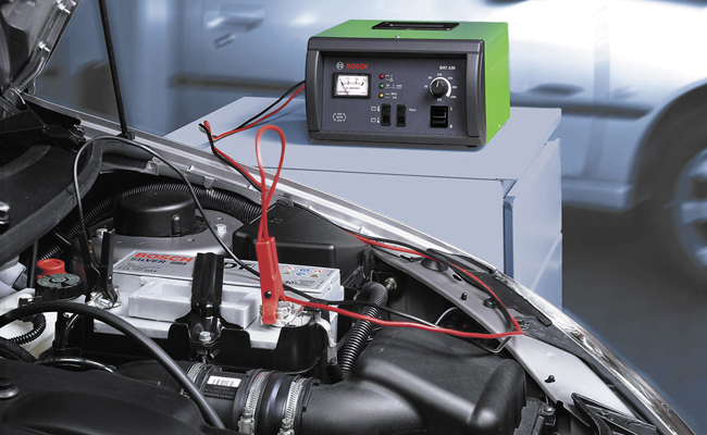 Как правильно прикурить автомобиль от аккумулятора другой машины (автомата или иномарки)?