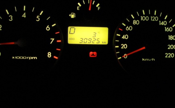 Как правильно прикурить автомобиль от аккумулятора другой машины (автомата или иномарки)?