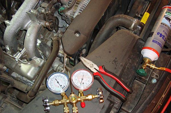 Почему климат-контроль и кондиционер Mitsubishi Lancer 10, Pajero и Outlander XL не работает, заправка Почему климат-контроль и кондиционер Mitsubishi Lancer 10, Pajero и Outlander XL не работает, заправка