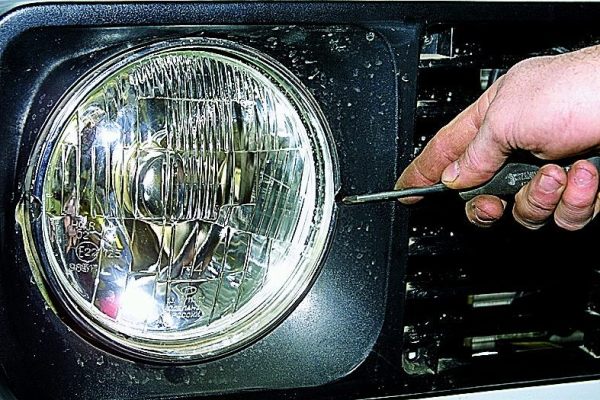 Подфарники и фары на Ниву 21214: тюнинг, регулировка и выбор танковой и хрустальной оптики