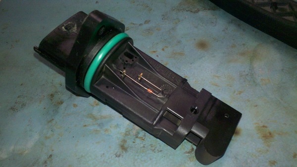 Признаки неисправности ДМРВ ВАЗ 2110: чистка, ремонт и проверка датчика массового расхода воздуха Признаки неисправности ДМРВ ВАЗ 2110: чистка, ремонт и проверка датчика массового расхода воздуха