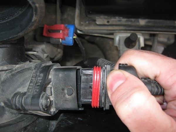 Признаки неисправности ДМРВ ВАЗ 2110: чистка, ремонт и проверка датчика массового расхода воздуха Признаки неисправности ДМРВ ВАЗ 2110: чистка, ремонт и проверка датчика массового расхода воздуха