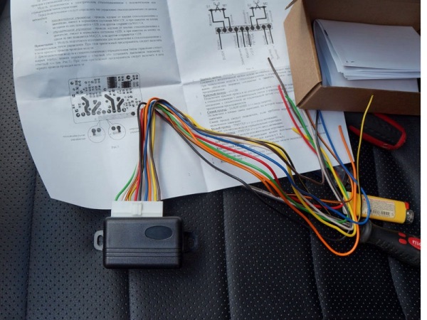 Доводчик стеклоподъемников на 2 стекла и 4: характеристика и установка своими руками