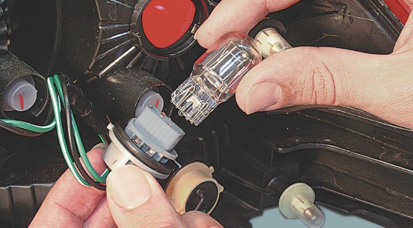Замена лампочки заднего стоп-сигнала: как заменить на двухконтактную лампу или другую