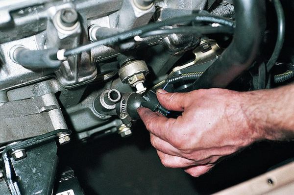 Регулятор детонации и датчик фаз ВАЗ 2114 8 клапанов и 2115: признаки неисправности, как проверить Регулятор детонации и датчик фаз ВАЗ 2114 8 клапанов и 2115: признаки неисправности, как проверить