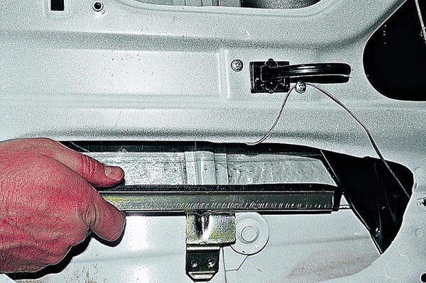 Как установить электростеклоподъемников на ВАЗ 2107: установка и замена, схема стеклоподъемника